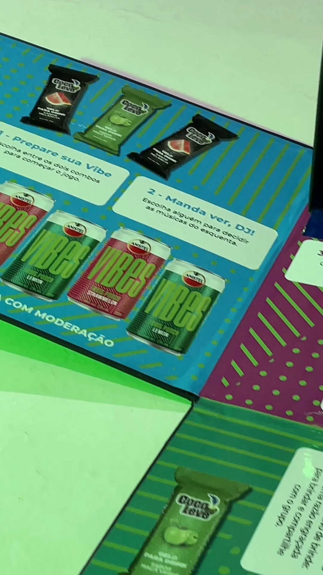 Press kit Amstel Vibes e Coco Leve com jogo e produtos
